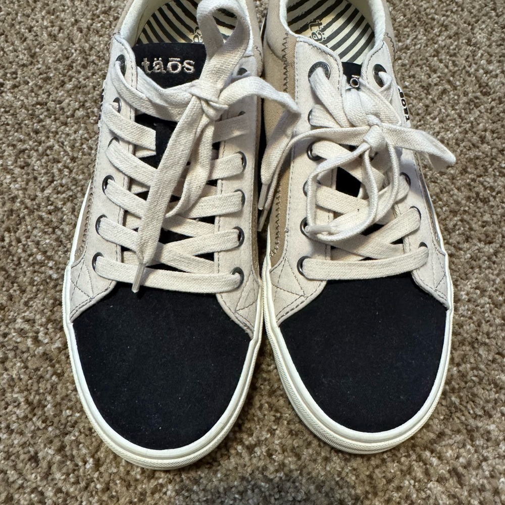 Taos Black and Cream Sneakers